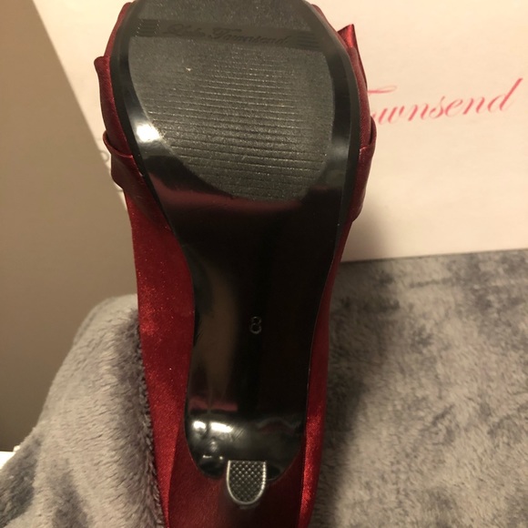 Lulu Townsend Crimson Peep Toe Pumps - Picture 5 of 5